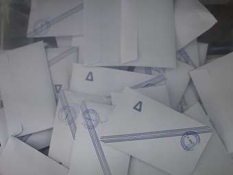 Δημοσκόπηση Real Polls: Στο 28,6% η ΝΔ, 2η η Πλεύση Ελευθερίας - Η απήχηση Τσίπρα και Καρυστιανού