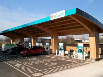 Πετρελαϊκός κολοσσός φέρνει επανάσταση στις μπαταρίες ηλεκτρικών αυτοκινήτων