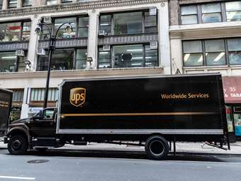 UPS: Ξεπέρασε με άνεση τις προβλέψεις παρά τη συμπίεση της κερδοφορίας της