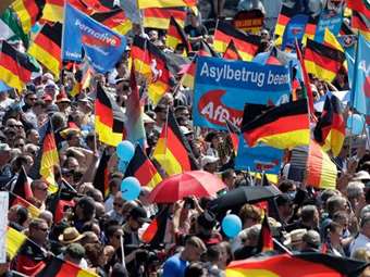 Γερμανία: Αυξάνονται οι εκκλήσεις για απαγόρευση του AfD – Πιο δημοφιλές από ποτέ το ακροδεξιό κόμμα