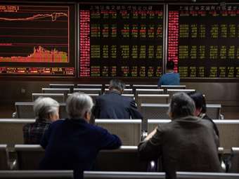 Μικτά πρόσημα στην Ασία, απώλειες στην Κίνα μετά την υποβάθμιση της Fitch