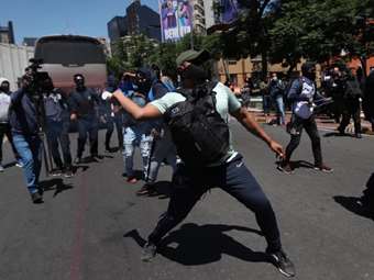 Μεξικό: Περισσότεροι από 100 τραυματίες αστυνομικοί και 20 διαδηλωτές σε αντικυβερνητική συγκέντρωση