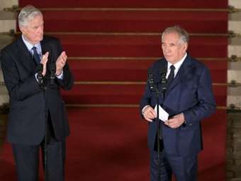 Γαλλία: Ο Μπαϊρού ορκίστηκε, η πολιτική αστάθεια παραμένει