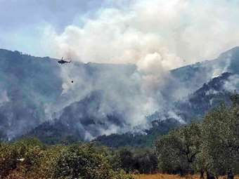 Φωτιά στη Θάσο - Μάχη με τέσσερις διαφορετικές εστίες