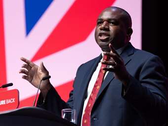 Η Βρετανία έχει "διπλωματικές επαφές" με τη συριακή ισλαμιστική οργάνωση HTS