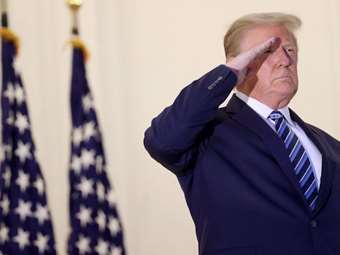 Τραμπ στην Ημέρα των Πεσόντων: Επίθεση στους Δημοκρατικούς και τους δικαστές