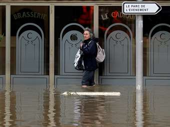 Η Γαλλία ανακοίνωσε "έκτακτα μέτρα" για τις σαρωτικές πλημμύρες στο βόρειο τμήμα της χώρας