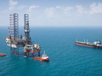 Ανέκαμψε από τη χθεσινή κατρακύλα σε χαμηλά σχεδόν 3 ετών το αργό