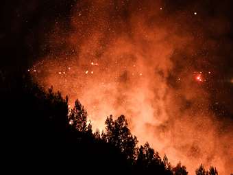 Ολονύχτια μάχη με τις φλόγες στην Ηλεία, νεκρός ένας 55χρονος - Καλύτερη η κατάσταση στα υπόλοιπα μέτωπα