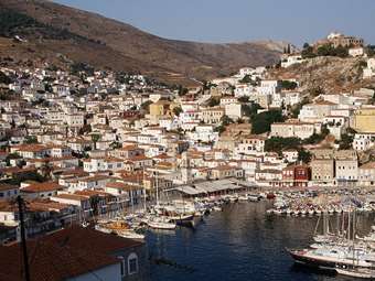 Πάσχα στα νησιά: Δυόμιση φορές ακριβότερα τα Airbnb στην Ύδρα από τη Μύκονο