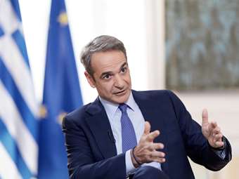 Πρωθυπουργικά μηνύματα, με το βλέμμα στις εκλογές του 2027: Το δίλημμα είναι "Μητσοτάκης ή Ανδρουλάκης ή Κωνσταντοπούλου ή Βελόπουλος"