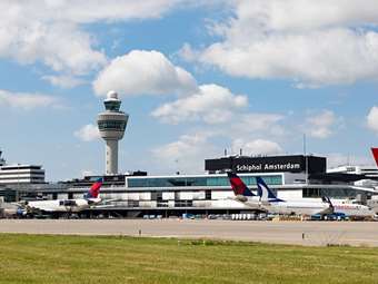 Ολλανδία: Το αεροδρόμιο Σίπχολ απαγορεύει τις νυχτερινές πτήσεις και τα ιδιωτικά τζετ για να μειώσει τις εκπομπές αερίων