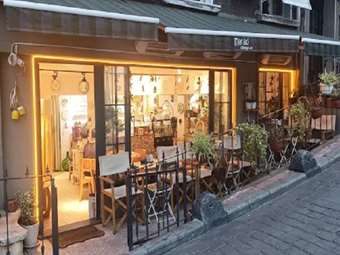 Ένα ελληνικό καφέ στην Κωνσταντινούπολη