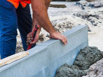 Μ. Βρετανία: Σε χαμηλό τριών ετών ο κατασκευαστικός κλάδος