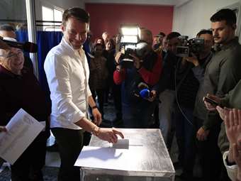 Μεταμεσονύχτιος πόλεμος Κασσελάκη- ΣΥΡΙΖΑ για τους συνέδρους