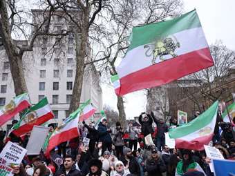 Ιράν: Η χήρα του Σάχη καλεί τις δυνάμεις ασφαλείας να ενωθούν με τους διαδηλωτές