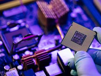 Reuters: Η ομάδα Τραμπ θέλει η Ταϊβάν να εκπαιδεύσει εργαζόμενους σε εργοστάσια ημιαγωγών των ΗΠΑ