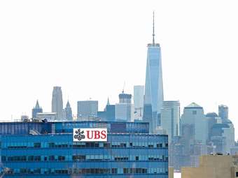 UBS: Ζημιές μικρότερες του αναμενομένου στο δ' τρίμηνο - Επαναγορά μετοχών έως και 1 δισ. δολάρια