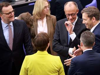 Μετά δυσκολίας καγκελάριος ο Μερτς - Κρίσιμη η επόμενη μέρα