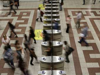 Νέα εποχή σε μετρό, τραμ και λεωφορεία - Με τραπεζική κάρτα η επιβίβαση