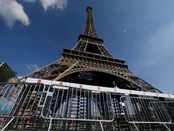 Πάπας Φραγκίσκος: Σκοτεινός θα παραμείνει απόψε ο πύργος του Άιφελ