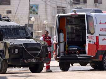 Δυτική Όχθη: Ισραηλινοί έποικοι τραυμάτισαν τέσσερις Παλαιστίνιους και πυρπόλησαν περιουσίες