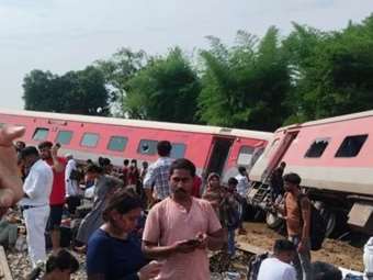 Ινδία: Δύο νεκροί και 35 τραυματίες από τον εκτροχιασμό επιβατικής αμαξοστοιχίας