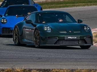 Πώς είναι να οδηγείς όλες τις Porsche σε μια μέρα στην πίστα των Σερρών