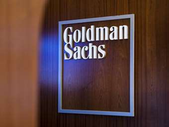 Bloomberg: Η Goldman Sachs αγοράζει μετοχές της T. Rowe αξίας 1 δισ. δολαρίων