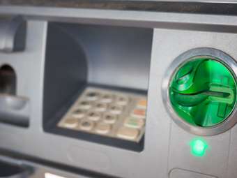 ΥΠΕΘΟ: Δωρεάν αναλήψεις από τα ΑΤΜ των ελληνικών τραπεζών από 11/8 - Θέσπιση εθνικού πλαφόν για τρίτους παρόχους