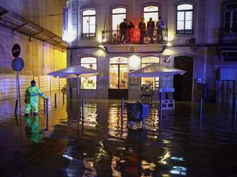 Πορτογαλία: Νέες βροχοπτώσεις ενόψει, 200.000 άνθρωποι ακόμη δεν έχουν ρεύμα