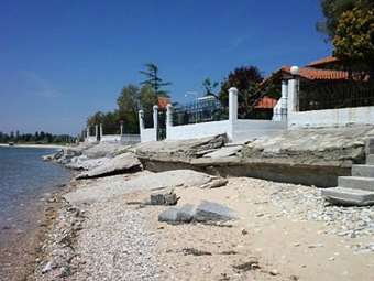 Υπεγράφη η απόφαση για το ελάχιστο τίμημα που θα λαμβάνουν Δημόσιο-Δήμοι για παραχώρηση αιγιαλού-παραλίας