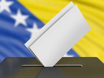 Εκλογές στη Βοσνία: Ο υποψήφιος Κάραν, άνθρωπος του παυθέντα πρώην προέδρου Ντόντικ, κερδίζει τις προεδρικές εκλογές