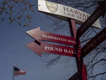 CNN: Νέο πλήγμα στη μάχη Τραμπ κατά Χάρβαρντ - Θα ακυρώσει συμβάσεις ύψους $100 εκατ.