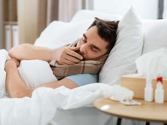 Γιατί τα αντιβιοτικά δεν σταματούν το βήχα