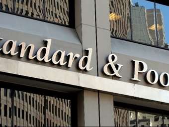 S&amp;P: Διατήρησε στο "ΒΒΒ" την αξιολόγηση της Ελλάδας, σταθερό το outlook - "Βλέπει" ανάπτυξη 2,2% το 2025-2026