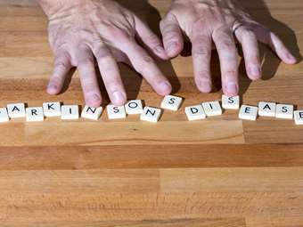 Ένα τεστ αίματος μπόρεσε να εντοπίσει τα συμπτώματα του Πάρκινσον χρόνια πριν την εμφάνισή τους