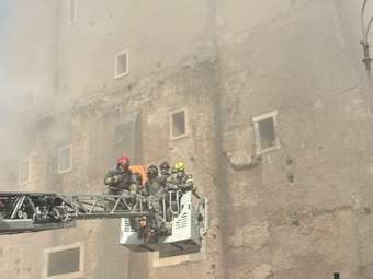 Ιταλία: Κατέρρευσε μερικώς ο "Πύργος των Κόμηδων" - Τραυματίστηκαν 4 εργάτες, ένας ακόμα κάτω από τα συντρίμμια