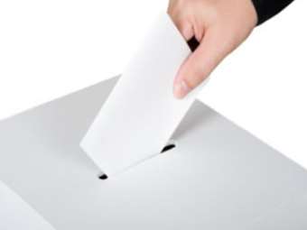 Γερμανία: Ο επικρατέστερος Μερτς και ο απερχόμενος Σολτς άσκησαν το εκλογικό τους δικαίωμα