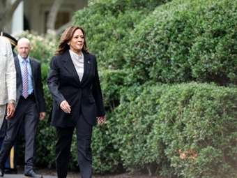 Η Κάμαλα Χάρις ζητεί να "μπει τέλος στην επιδημία" της ένοπλης βίας