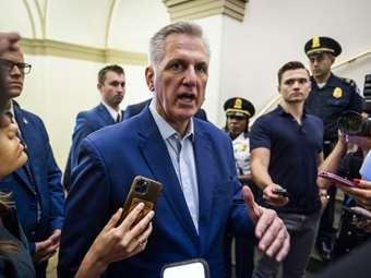 CNN: Ο Μακάρθι θα παραιτηθεί από βουλευτής πριν τη λήξη της θητείας του