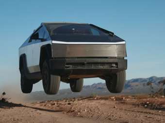 ΗΠΑ: Ένα όχημα Tesla Cybertruck έπιασε φωτιά έξω από ξενοδοχείο Trump στο Λας Βέγκας