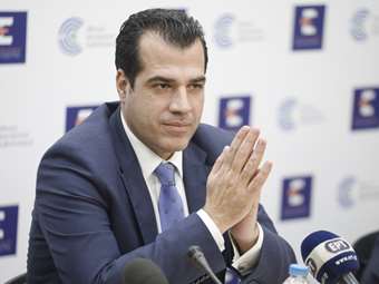 Επανέρχεται ο Θ. Πλεύρης στην κυβέρνηση - Στη θέση Βορίδη στο υπουργείο Μετανάστευσης