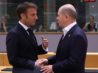 Σολτς και Μακρόν υπόσχονται να συνεχίσουν τη στρατιωτική στήριξη της Ουκρανίας