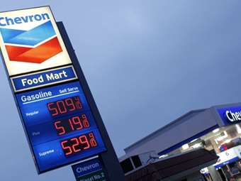 Chevron: Ξεπέρασε τις εκτιμήσεις και αυξάνει το μέρισμα παρά τη βουτιά κερδοφορίας 40%