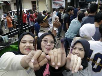 Ινδονησία: 205 εκατ. ψηφοφόροι εκλέγουν τον νέο πρόεδρο - Στρατηγός εν αποστρατεία το φαβορί