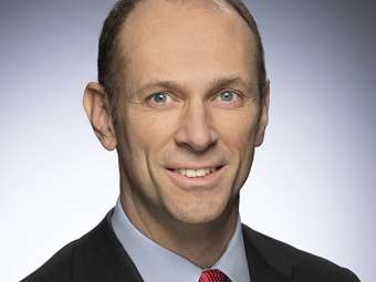 Goolsbee: Η Fed δεν έχει δεσμευτεί για μείωση των επιτοκίων της σύντομα