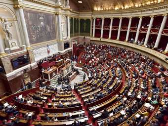 Γαλλία: Η Εθνοσυνέλευση ενέκρινε τροπολογία για τη φορολογία των δισεκατομμυριούχων