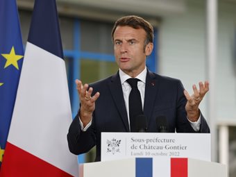 Ο Μακρόν χαιρετίζει την επιστροφή της Χερσώνας στην Ουκρανία: "Ένα σημαντικό βήμα"