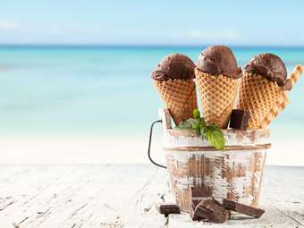 Ο καύσωνας "ζέστανε" τις πωλήσεις παγωτού στην Ελλάδα